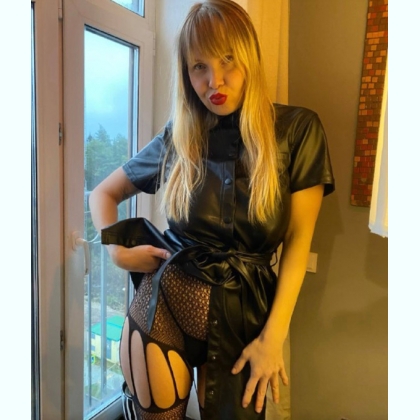 M��y  ��� ���    ���� ��i����